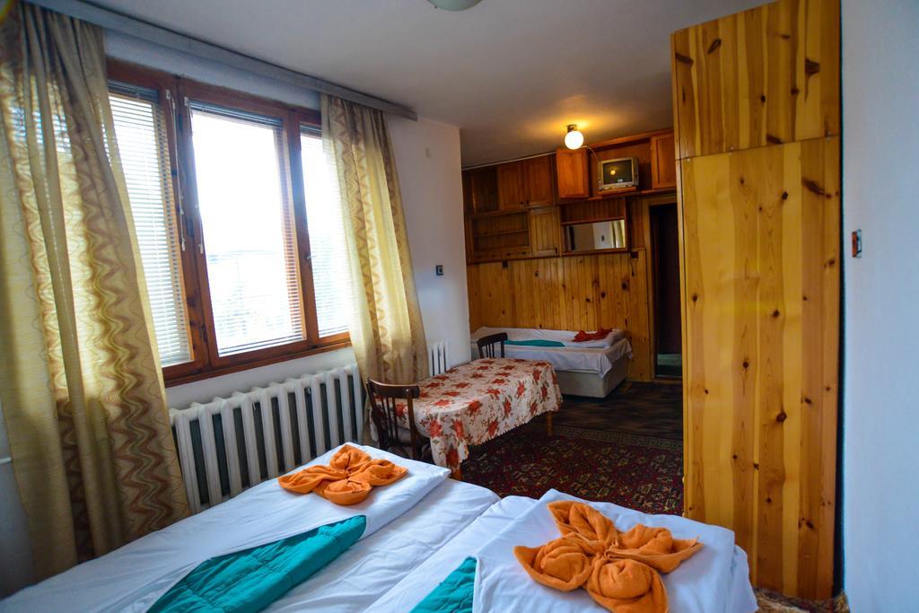 Topuzovi Guest House Dobrinishte Habitación foto